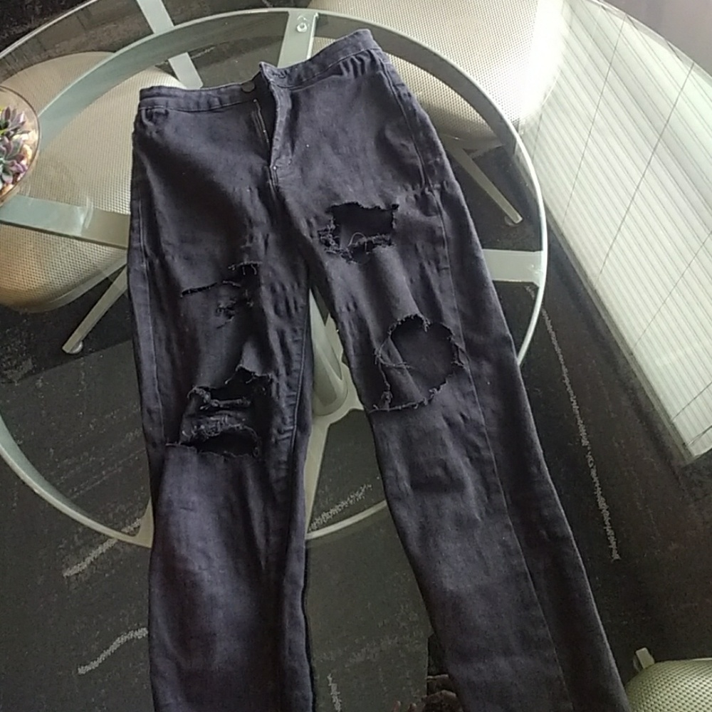 Black ripped skinny jeans